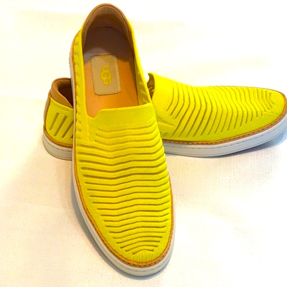 UGG 8.5. yellow color